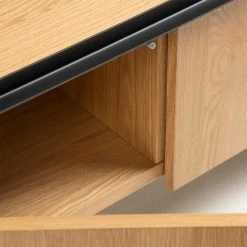 3-türiges Lowboard In Eiche Furnier - Yelina 13 3-türiges Lowboard In Eiche Furnier - Yelina -Lana Sales 3 tueriges lowboard in eiche furnier und schwarz metallgestell yelina 05