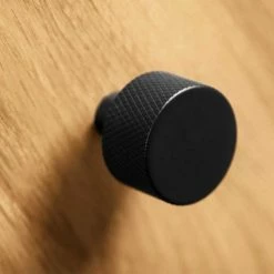 Mid Century Lowboard Aus Wildeiche Massivholz - Hardus -Lana Sales mid century lowboard aus wildeiche massivholz geoelt mit metallgriffen hardus 03